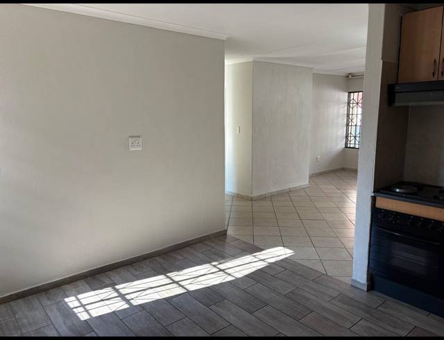 3 BEDROOM FREEHOLD FOR SALE IN WILLOW PARK